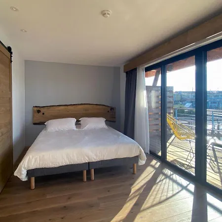 Les 12 De Larros 4*