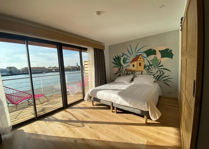 Les 12 De Larros 4* グジャン・メストラ