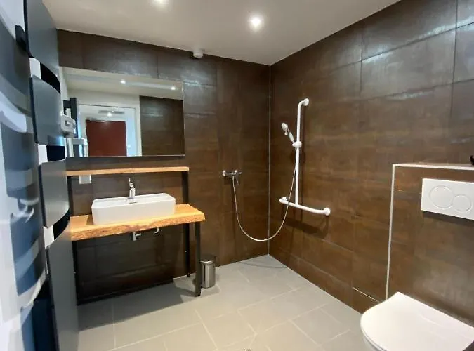 Les 12 De Larros アパートホテル グジャン・メストラ