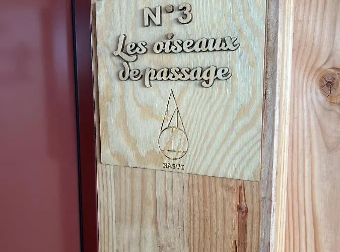 Les 12 De Larros アパートホテル 4*