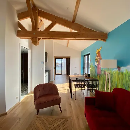 Les 12 De Larros Aparthotel