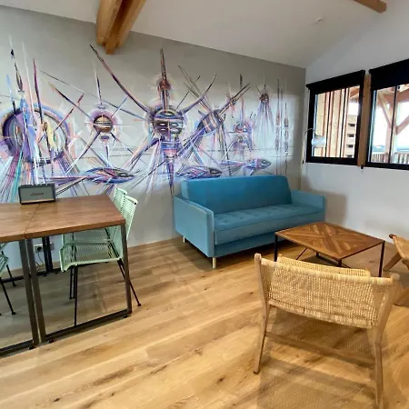 Les 12 De Larros Aparthotel