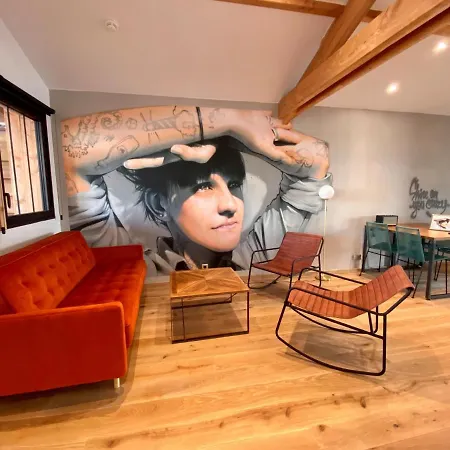 Les 12 De Larros Aparthotel