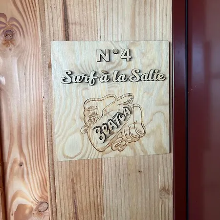 Les 12 De Larros Aparthotel