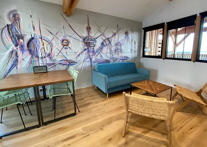 Les 12 De Larros Apartahotel