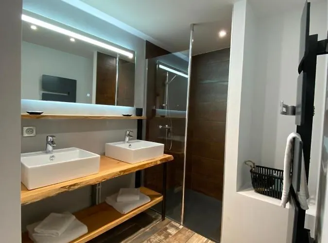 Les 12 De Larros Apartahotel 4*